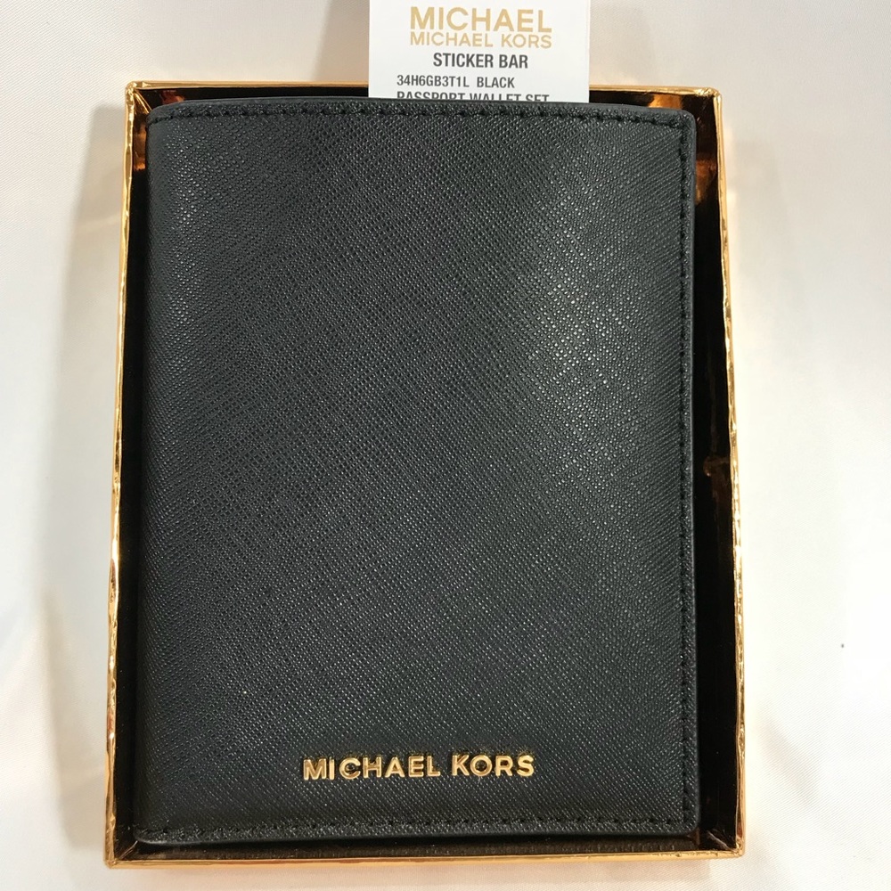 NWT Micheal Kors Sticker Bar  Passport  Wallet